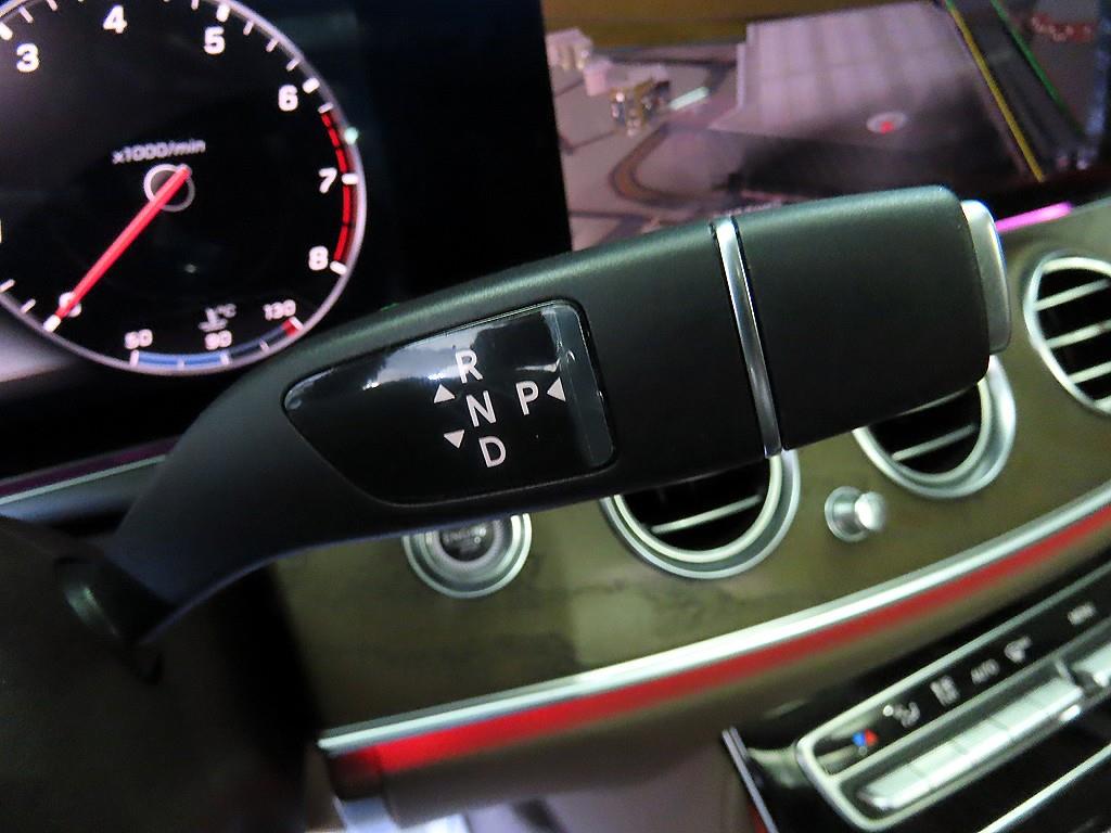 Mercedes Benz E class - Vista 12