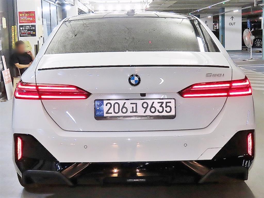 BMW 5 Series - Vista 5