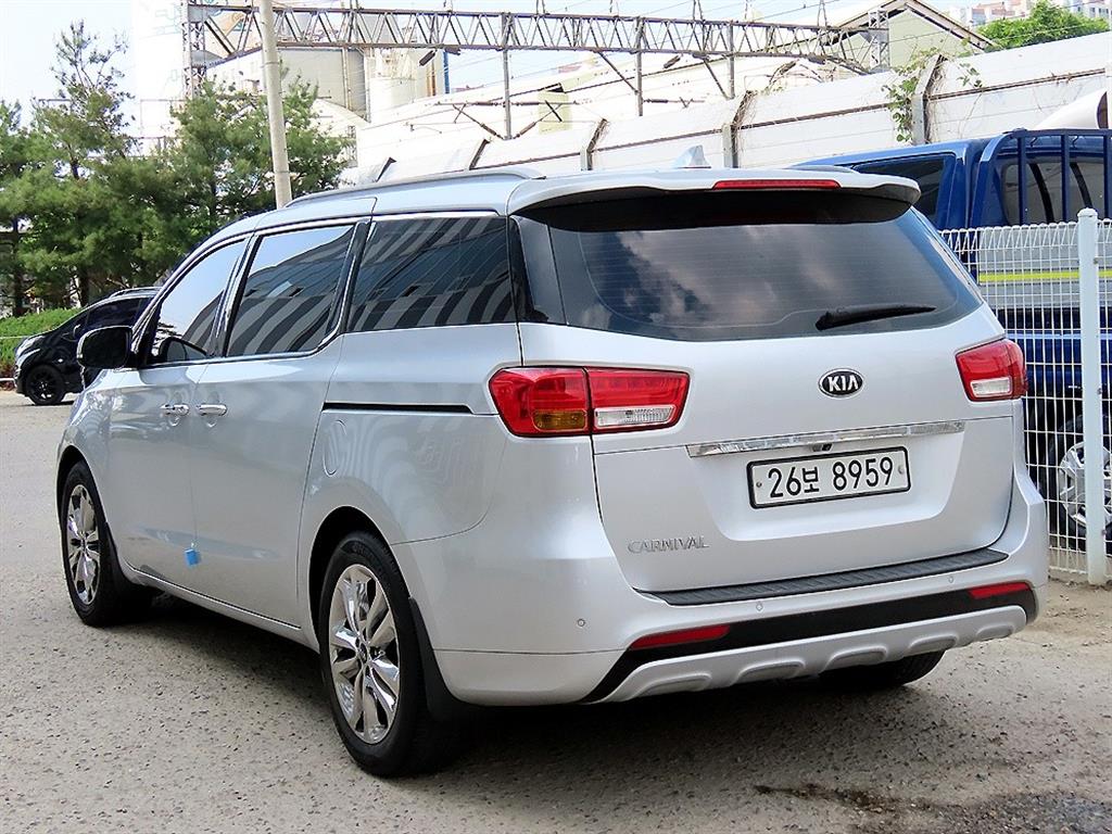 KIA Carnival - Vista 3
