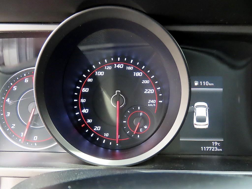 HYUNDAI Avante - Vista 9