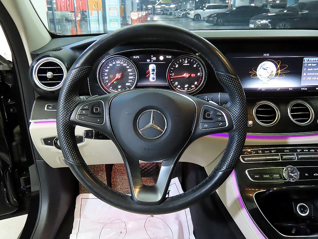 Mercedes Benz E class - Vista 8
