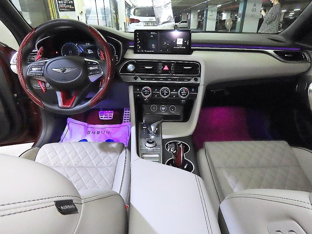 Genesis G70 - Vista 10
