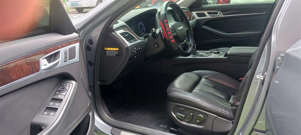 HYUNDAI Genesis - Vista 6