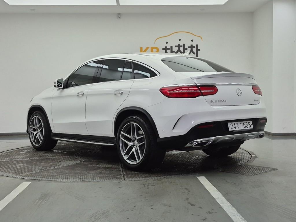 Mercedes Benz GLE Class - Vista 3