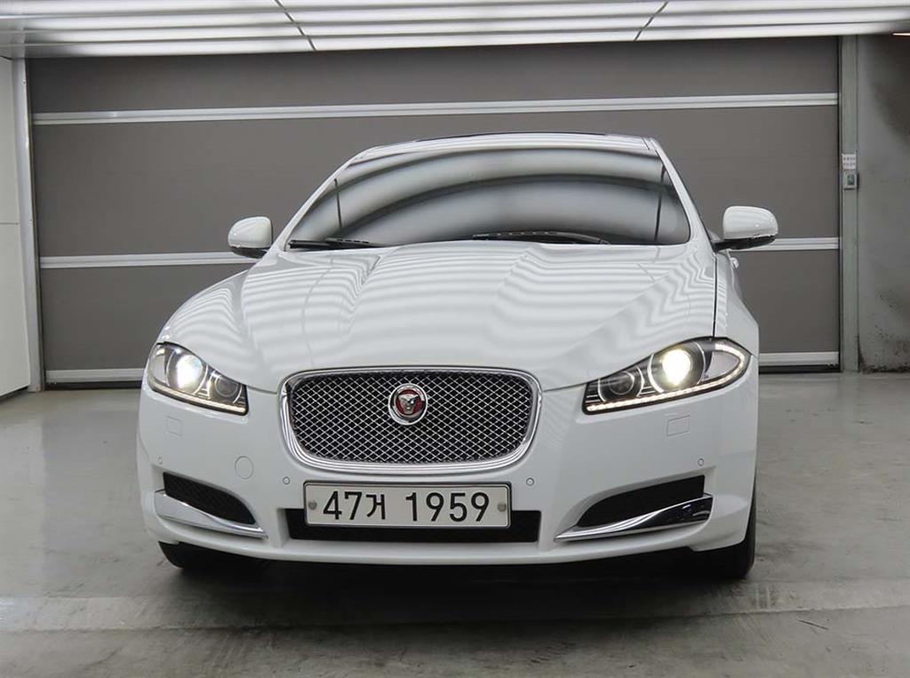 Jaguar XF - Vista 2