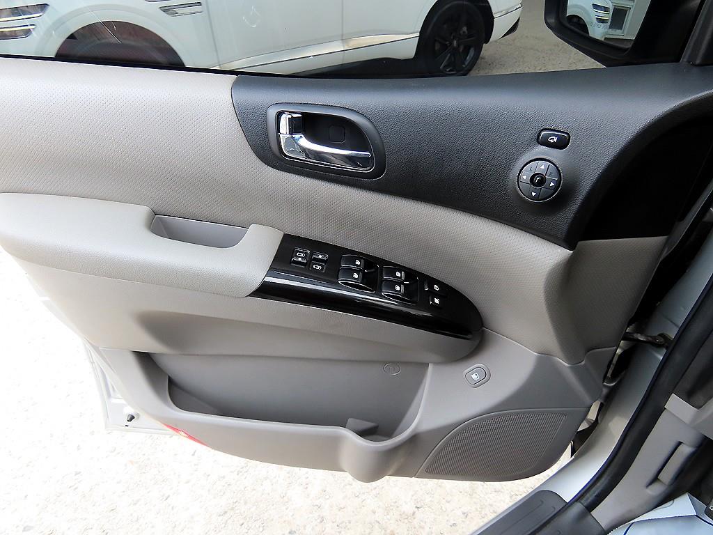 KIA Carnival - Vista 12