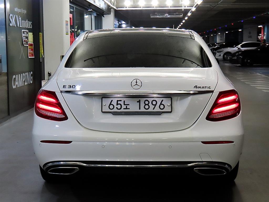 Mercedes Benz E class - Vista 5