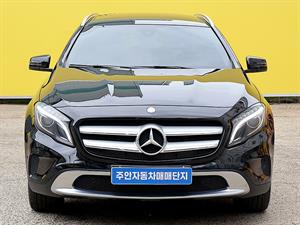 Mercedes Benz GLA Class - Vista 2
