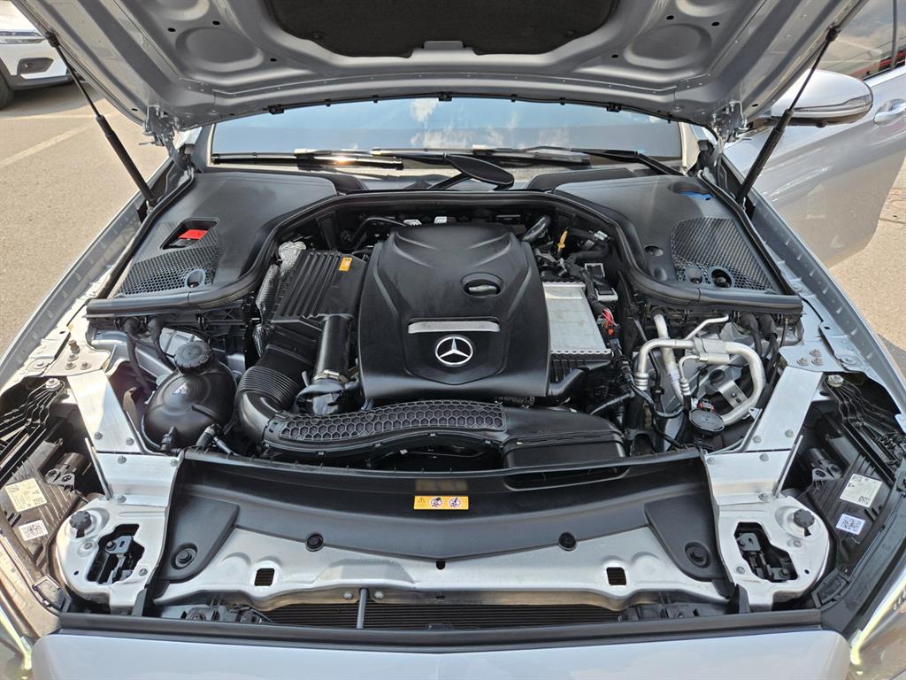 Mercedes Benz E class - Vista 5