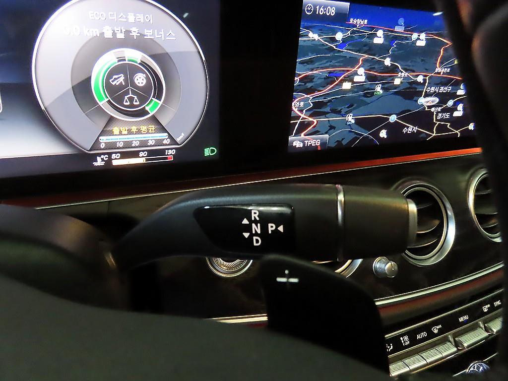 Mercedes Benz E class - Vista 12