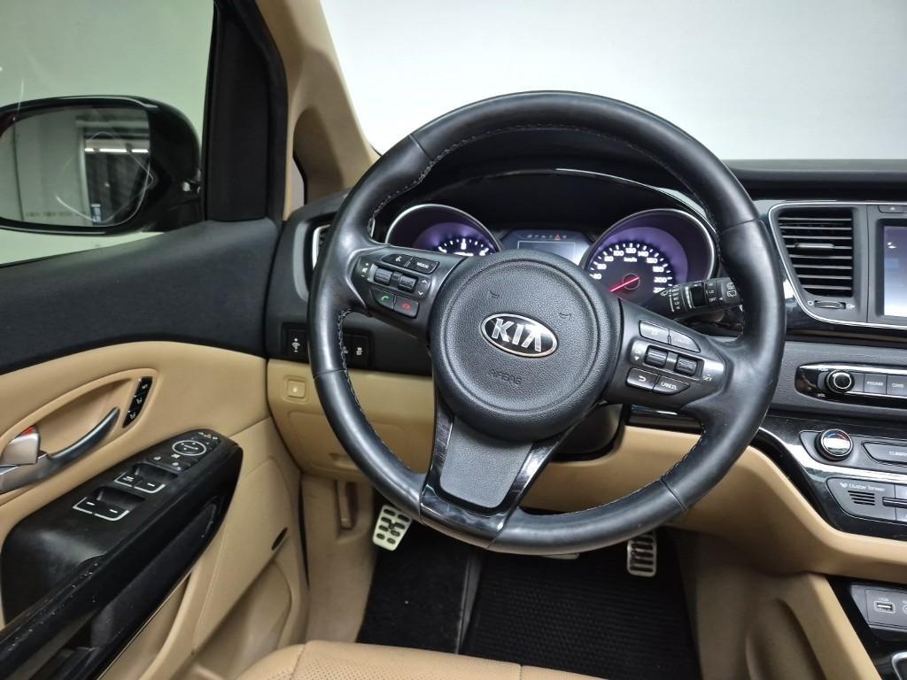 KIA Carnival - Vista 9