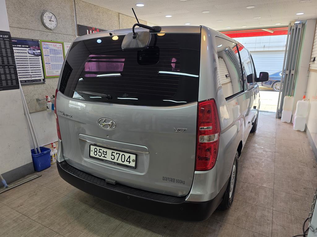 HYUNDAI Starex - Vista 4