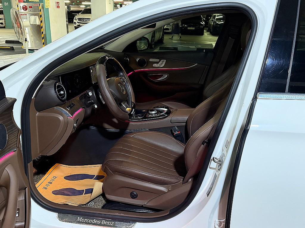 Mercedes Benz E class - Vista 7