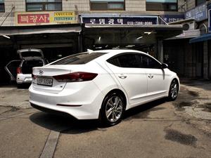 HYUNDAI Avante - Vista 7