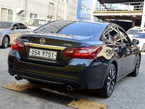 Nissan Altima - Vista 8