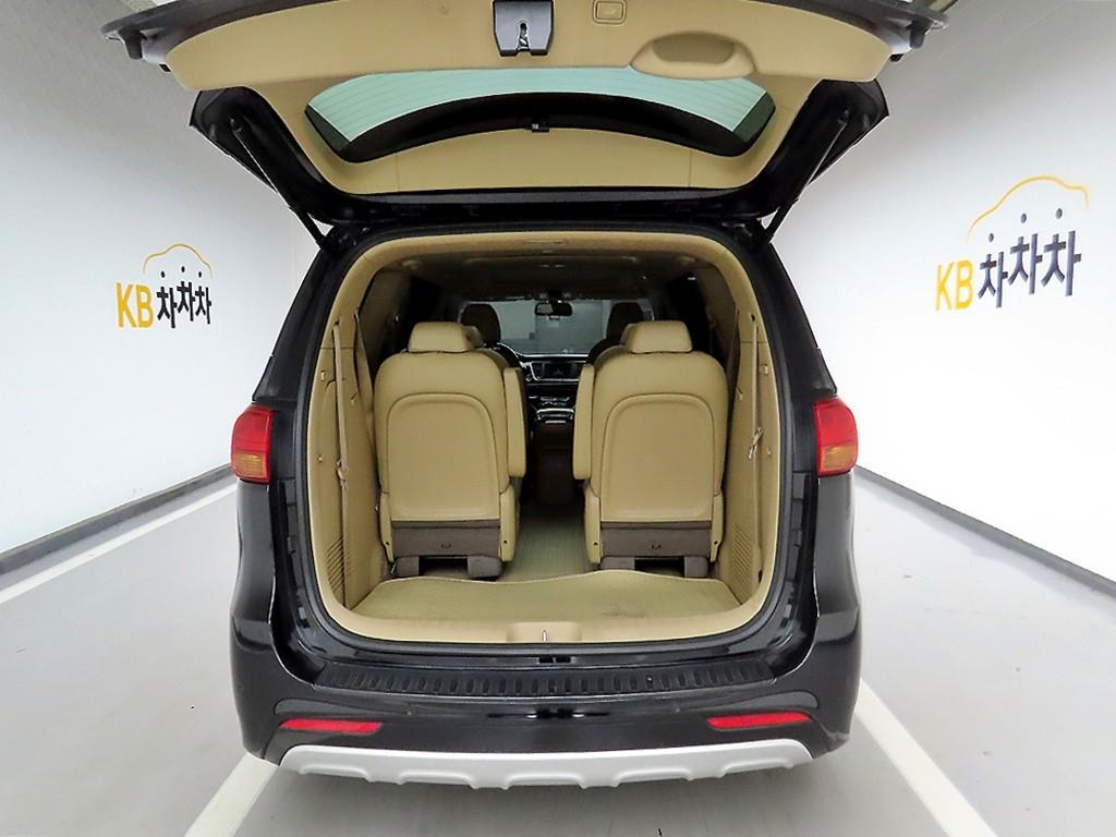 KIA Carnival - Vista 5
