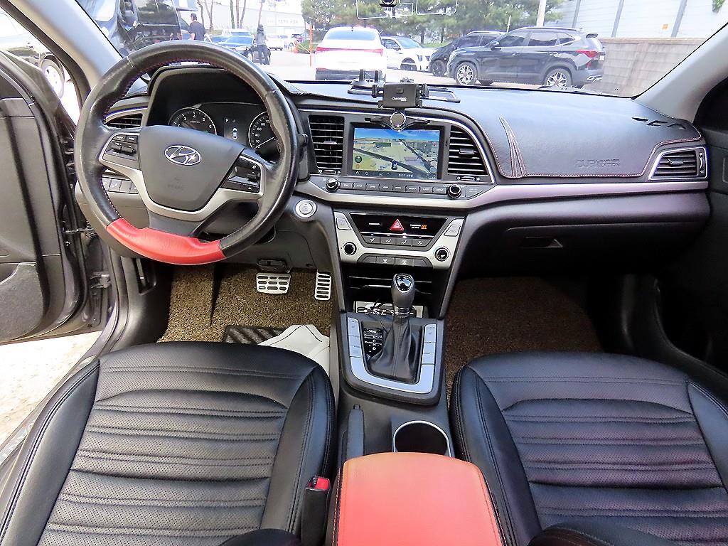 HYUNDAI Avante - Vista 7