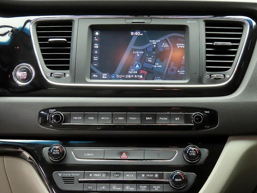 KIA Carnival - Vista 12