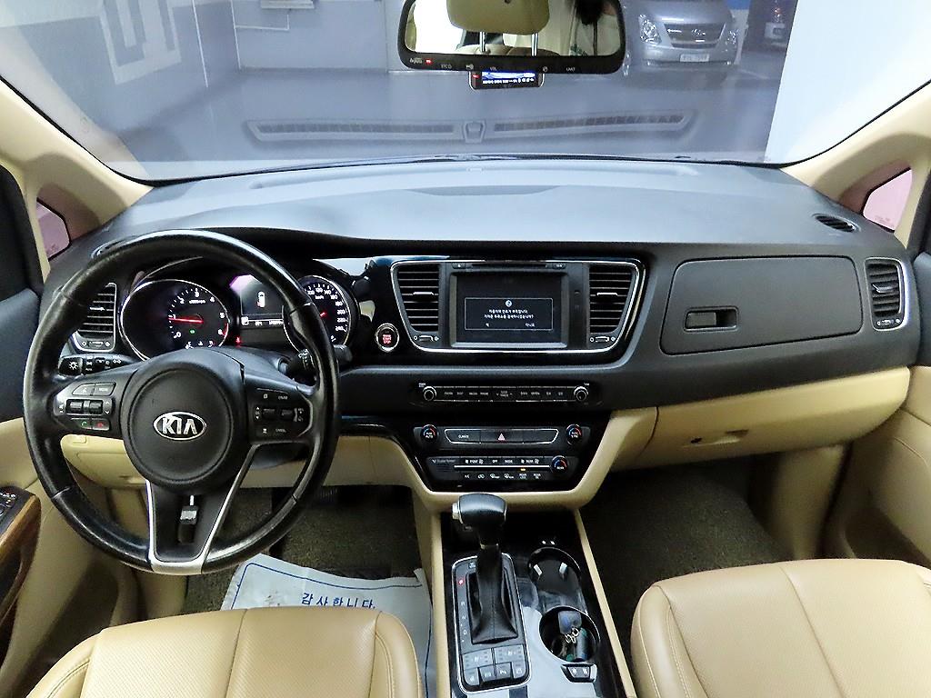 KIA Carnival - Vista 8