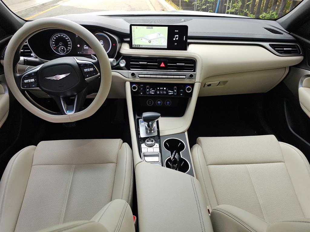 Genesis G70 - Vista 11