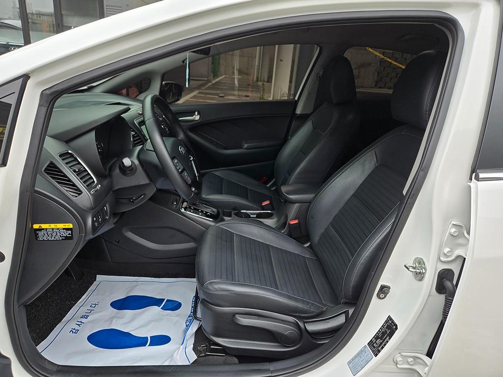 KIA K3 - Vista 5