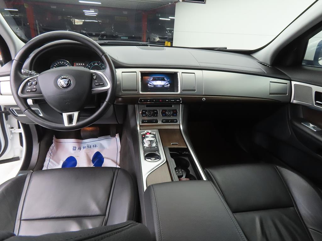 Jaguar XF - Vista 7