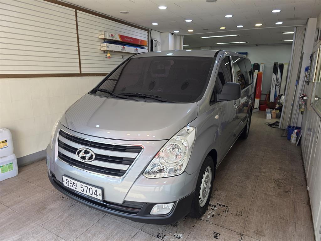 HYUNDAI Starex 2018 Plateado - Importación desde Corea - HF Imports Iquique - Foto 1