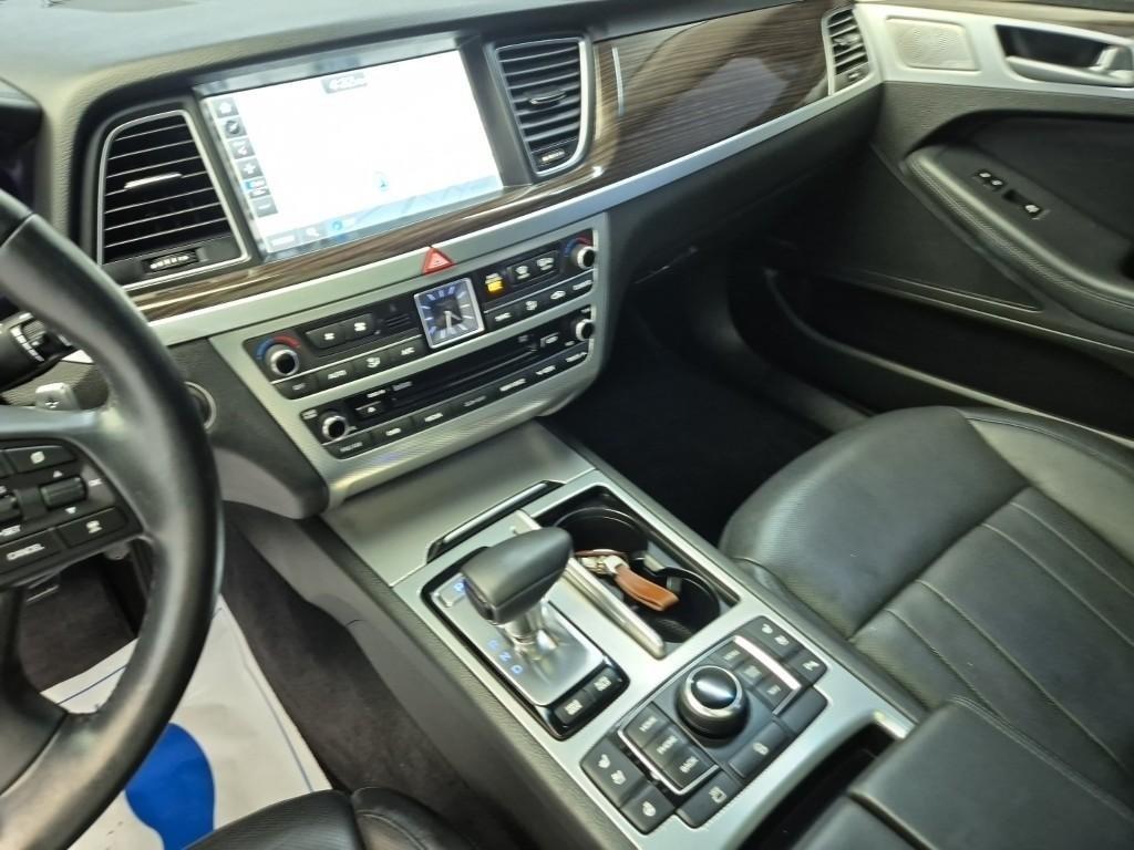 Genesis G80 - Vista 10