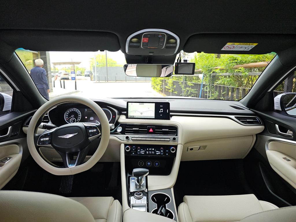 Genesis G70 - Vista 12
