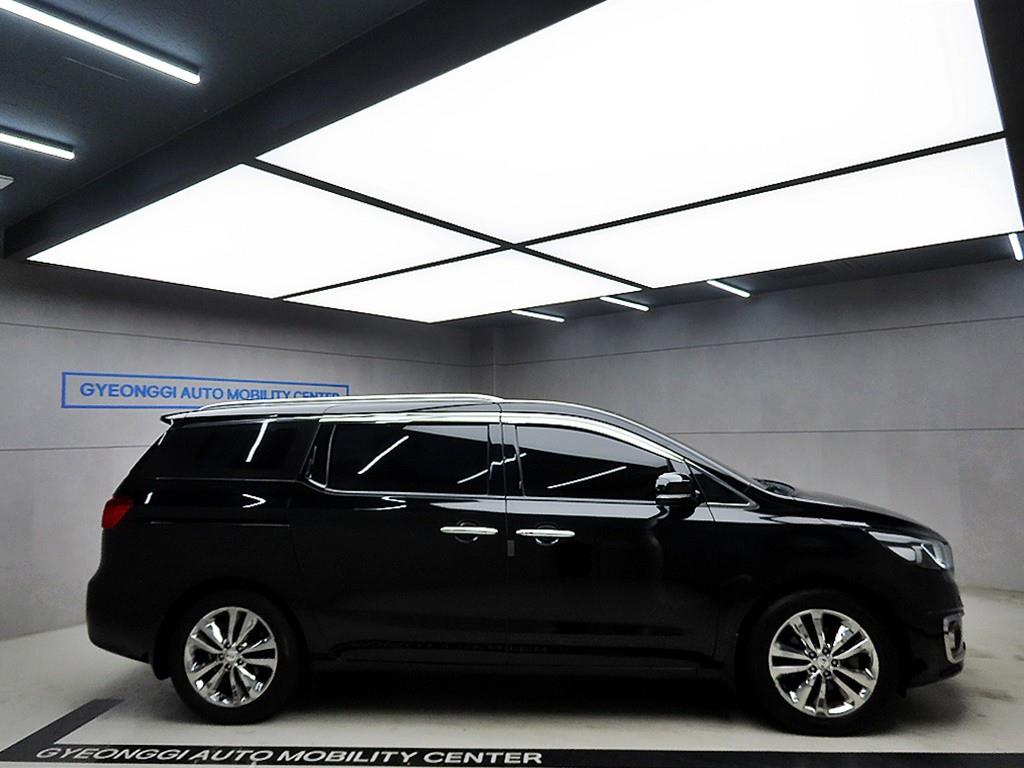 KIA Carnival - Vista 2
