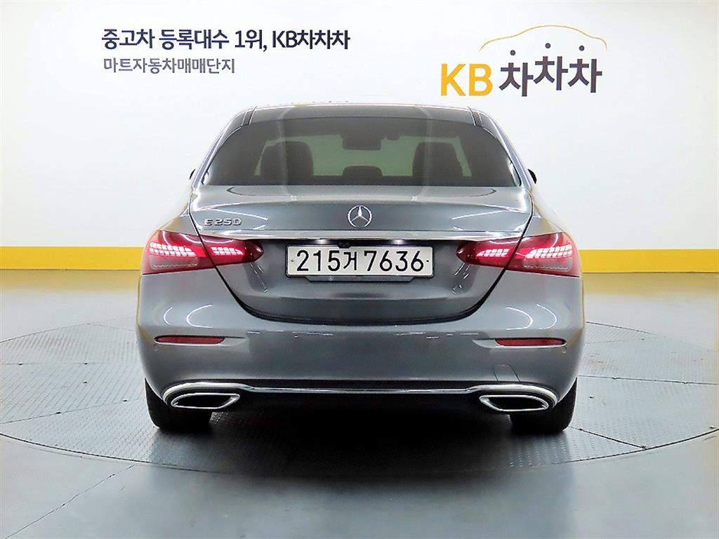 Mercedes Benz E class - Vista 3