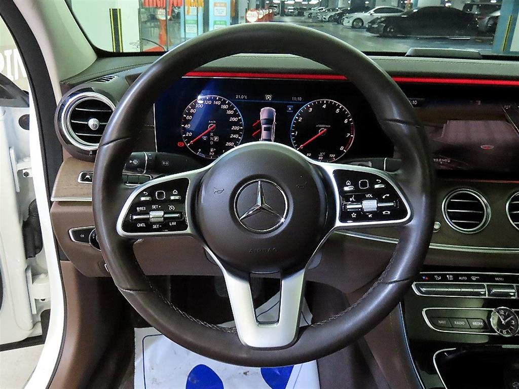 Mercedes Benz E class - Vista 8