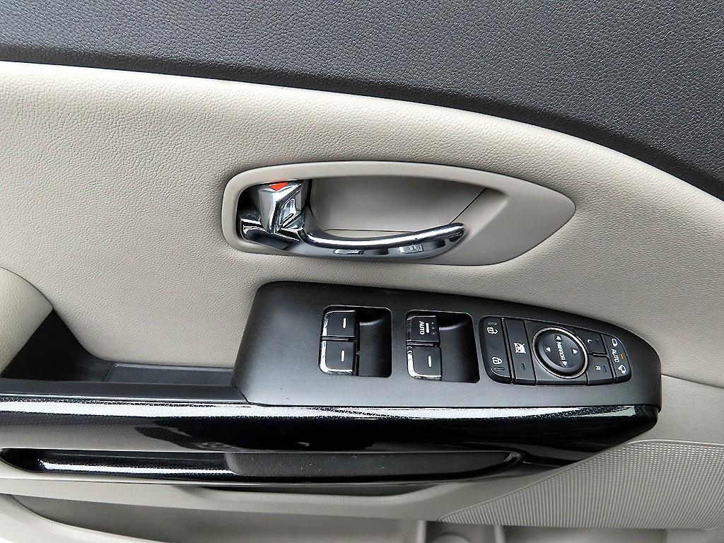 KIA Carnival - Vista 11