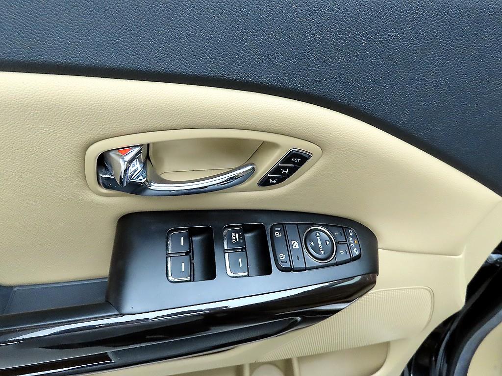 KIA Carnival - Vista 11