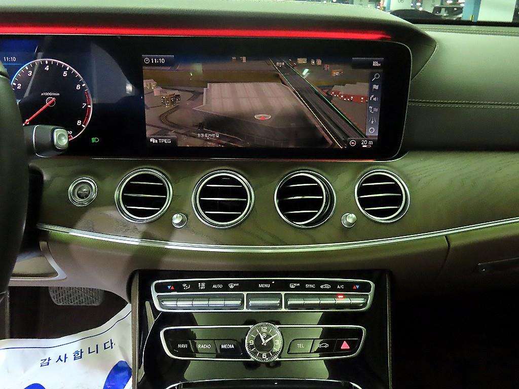 Mercedes Benz E class - Vista 11