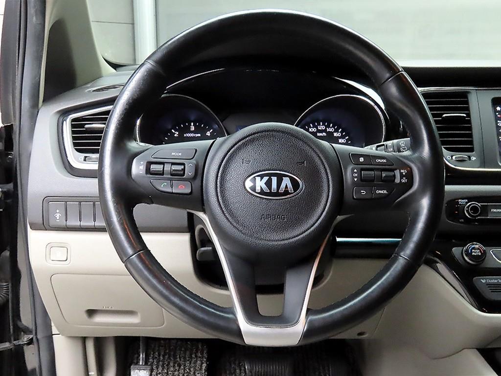 KIA Carnival - Vista 9