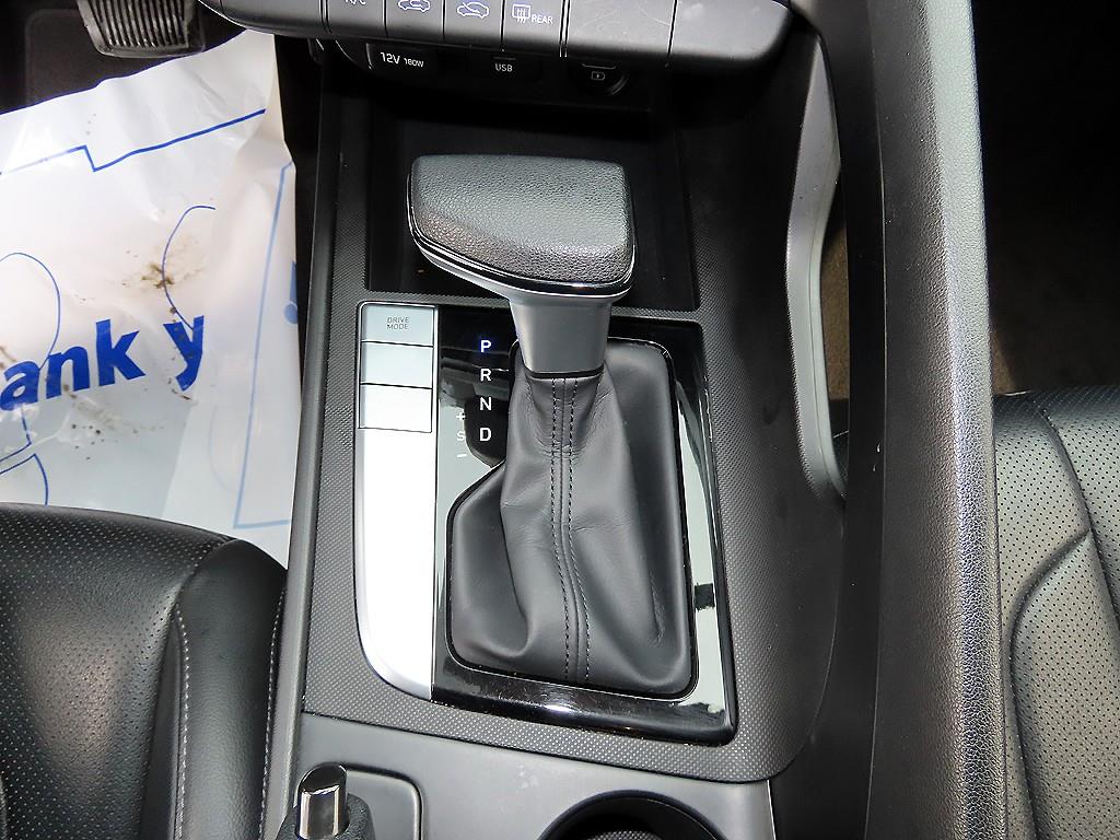 HYUNDAI Avante - Vista 10