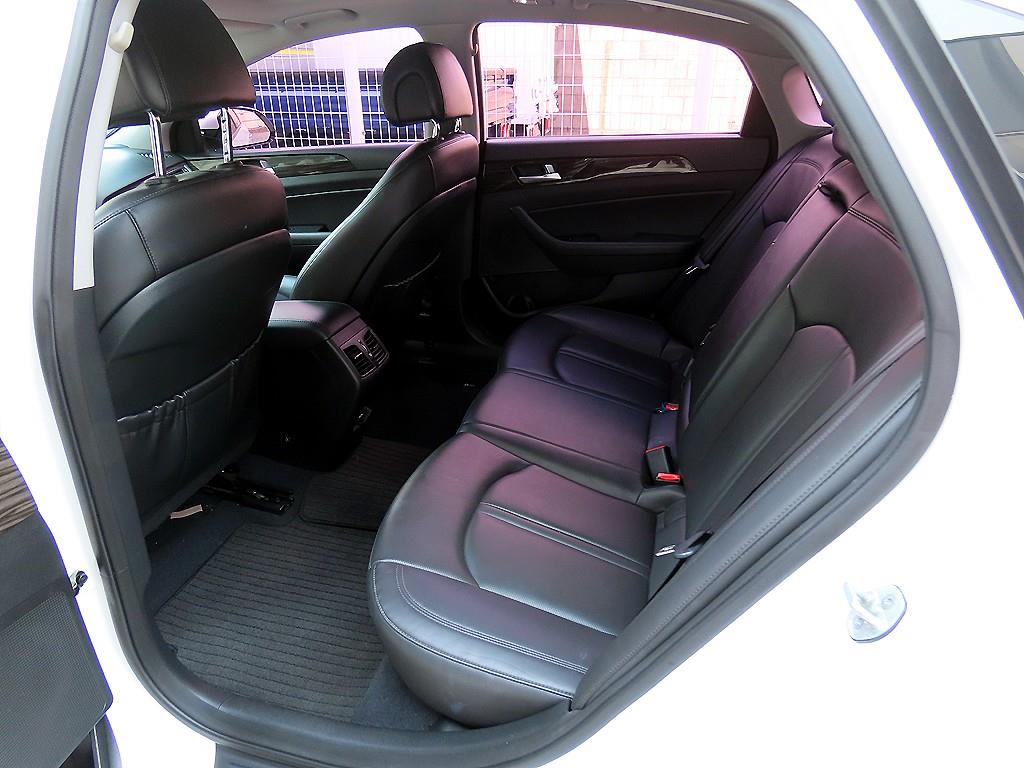 HYUNDAI Sonata - Vista 6