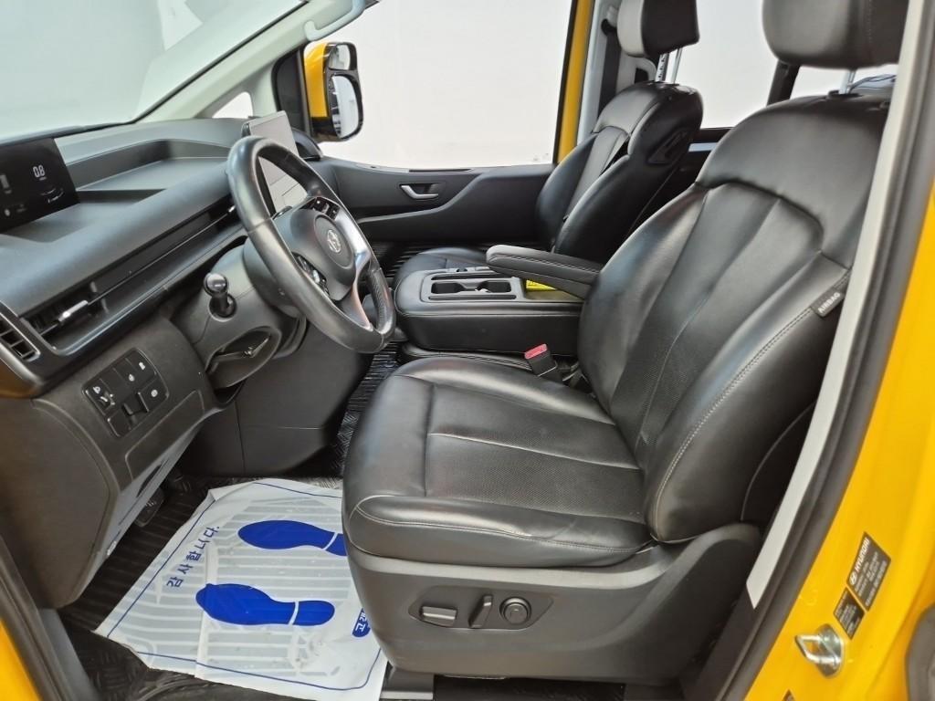 HYUNDAI Staria - Vista 11