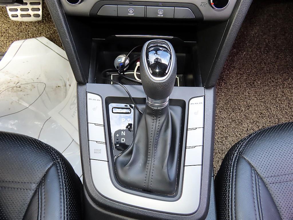 HYUNDAI Avante - Vista 10