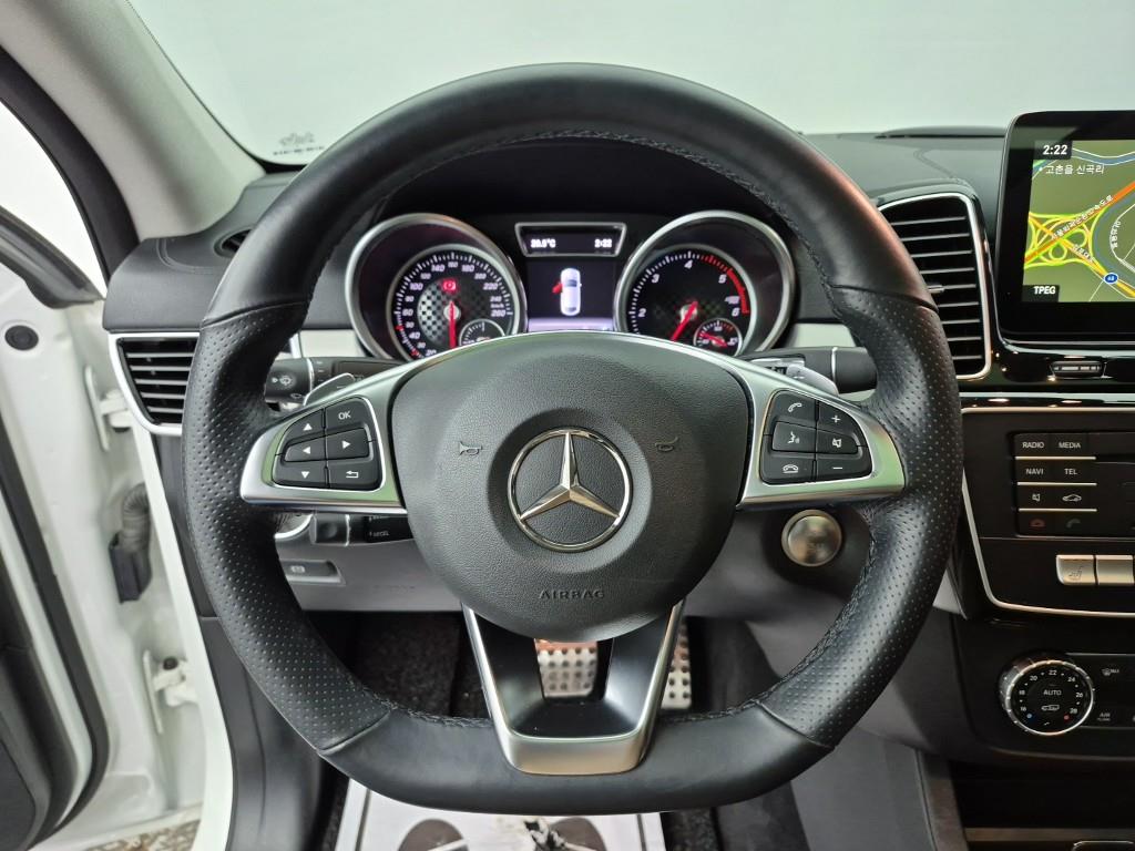 Mercedes Benz GLE Class - Vista 9