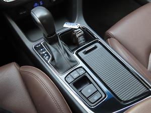 HYUNDAI Sonata - Vista 12