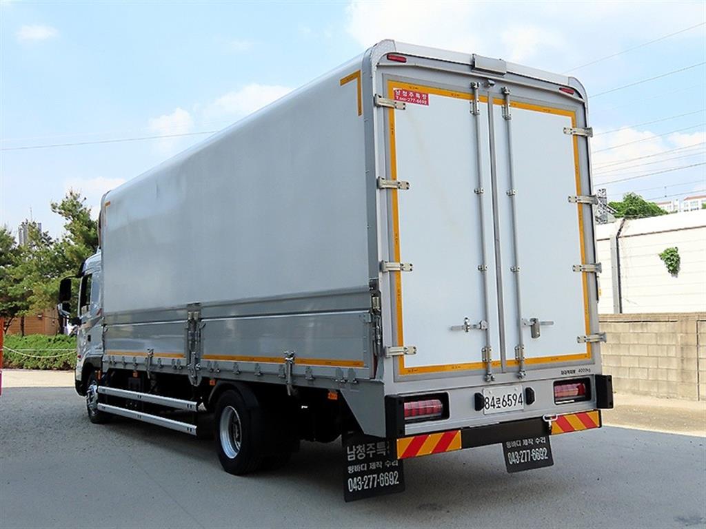 medium and large cargo truck - Vista 3