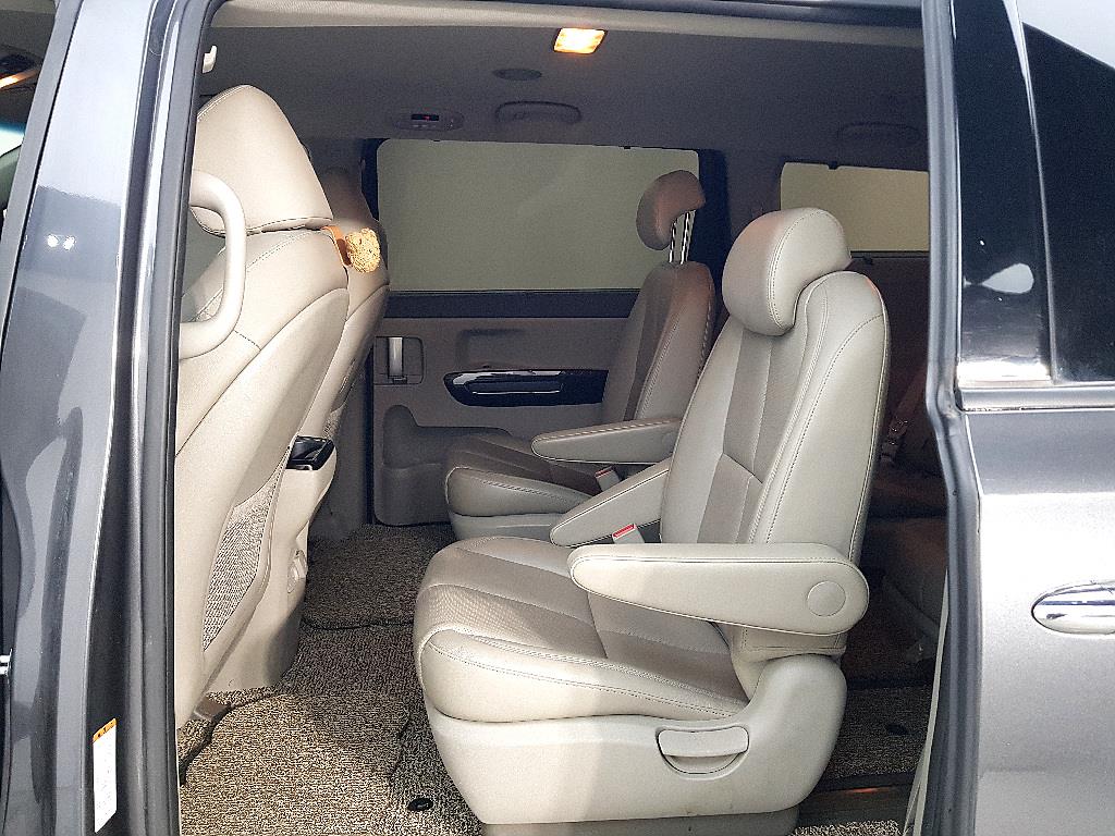 KIA Carnival - Vista 9