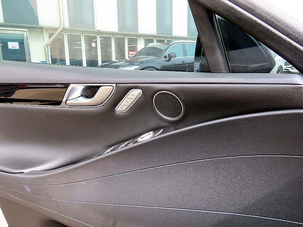 Genesis G80 - Vista 12