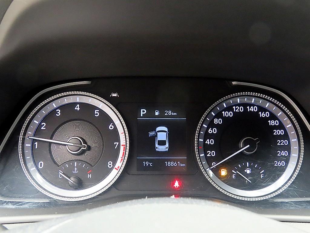 HYUNDAI Sonata - Vista 8