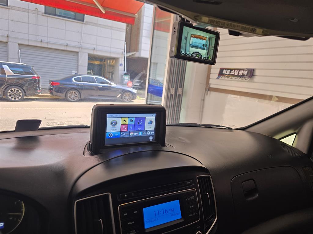 HYUNDAI Starex - Vista 7