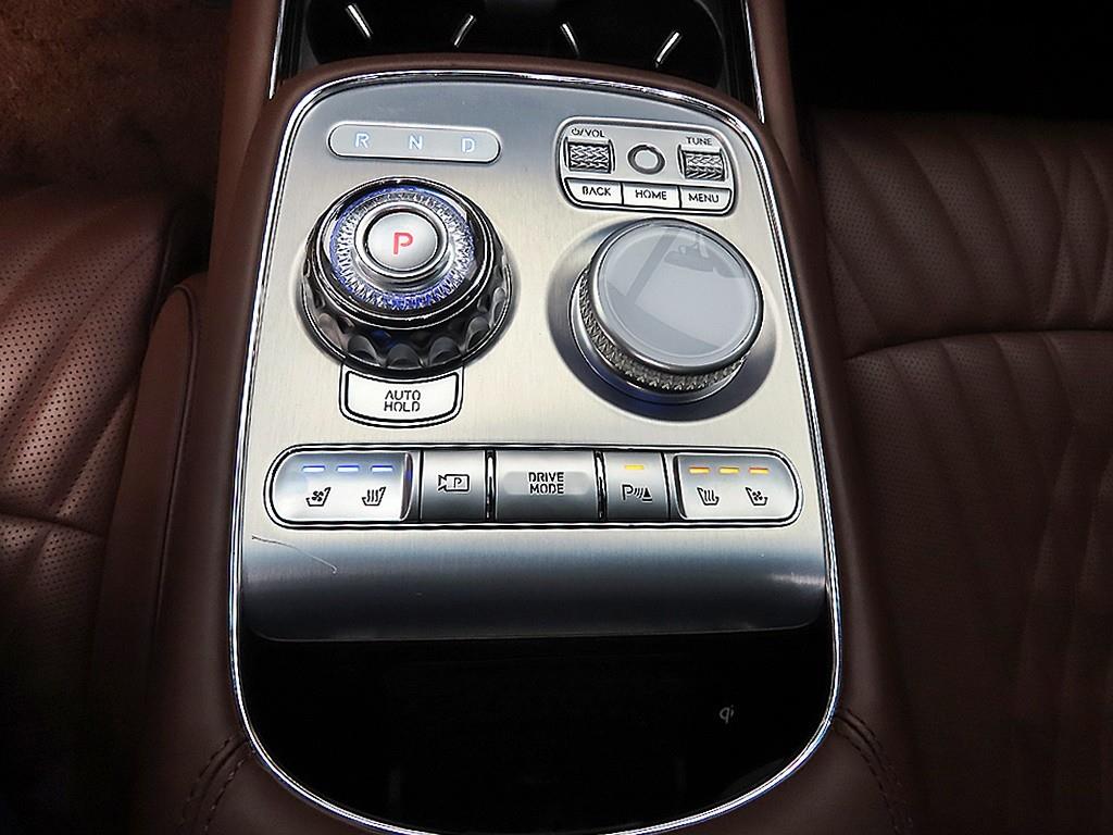 Genesis G90 - Vista 10