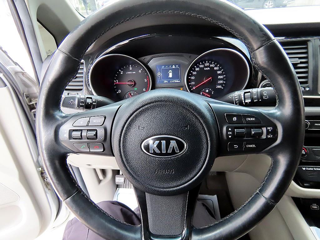 KIA Carnival - Vista 9