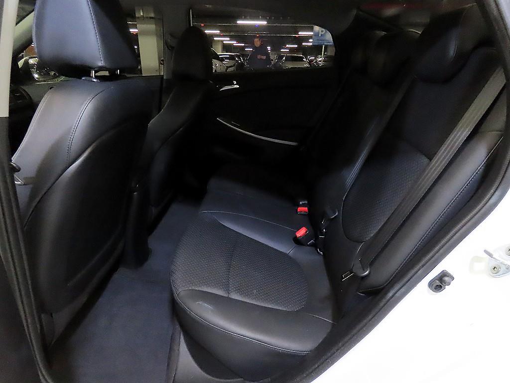 HYUNDAI Accent - Vista 7